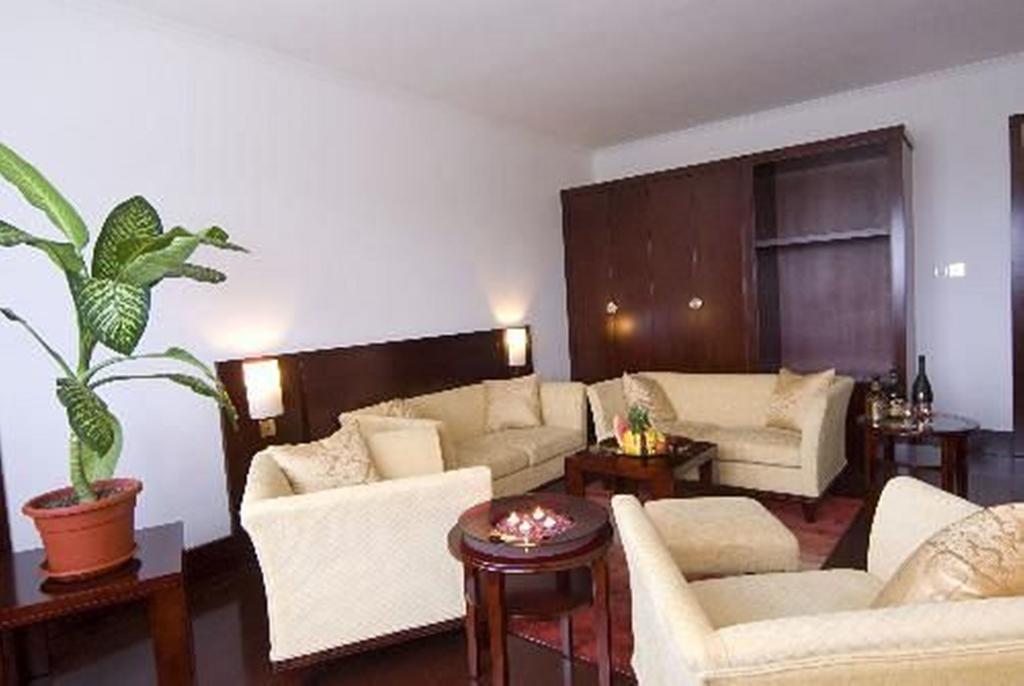 Golden Tulip Kumasi City Extérieur photo