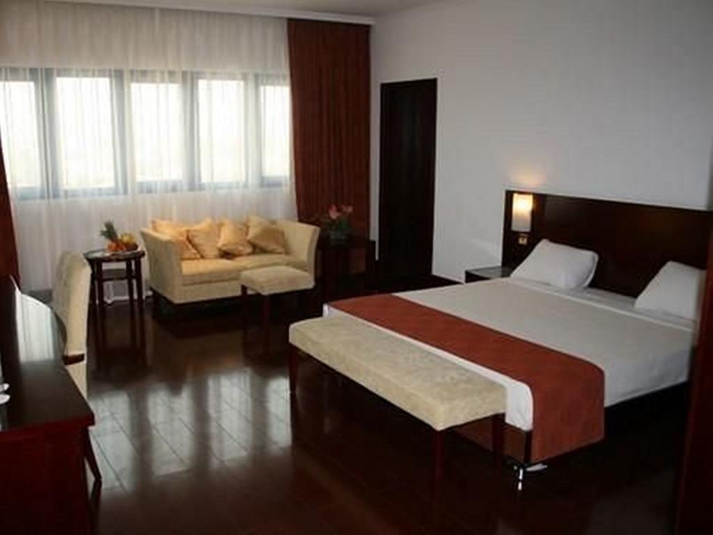 Golden Tulip Kumasi City Extérieur photo